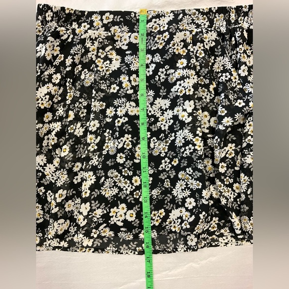 JOLT Black and White Floral Mini Skirt Pockets Elastic Back Lined Women’s Medium - Picture 8 of 8